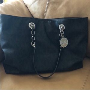 Michael kors handbag authentic in good condition